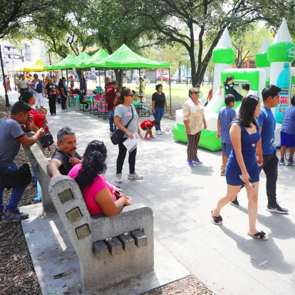Actividades comunitarias en La Alameda Mariano Escobedo