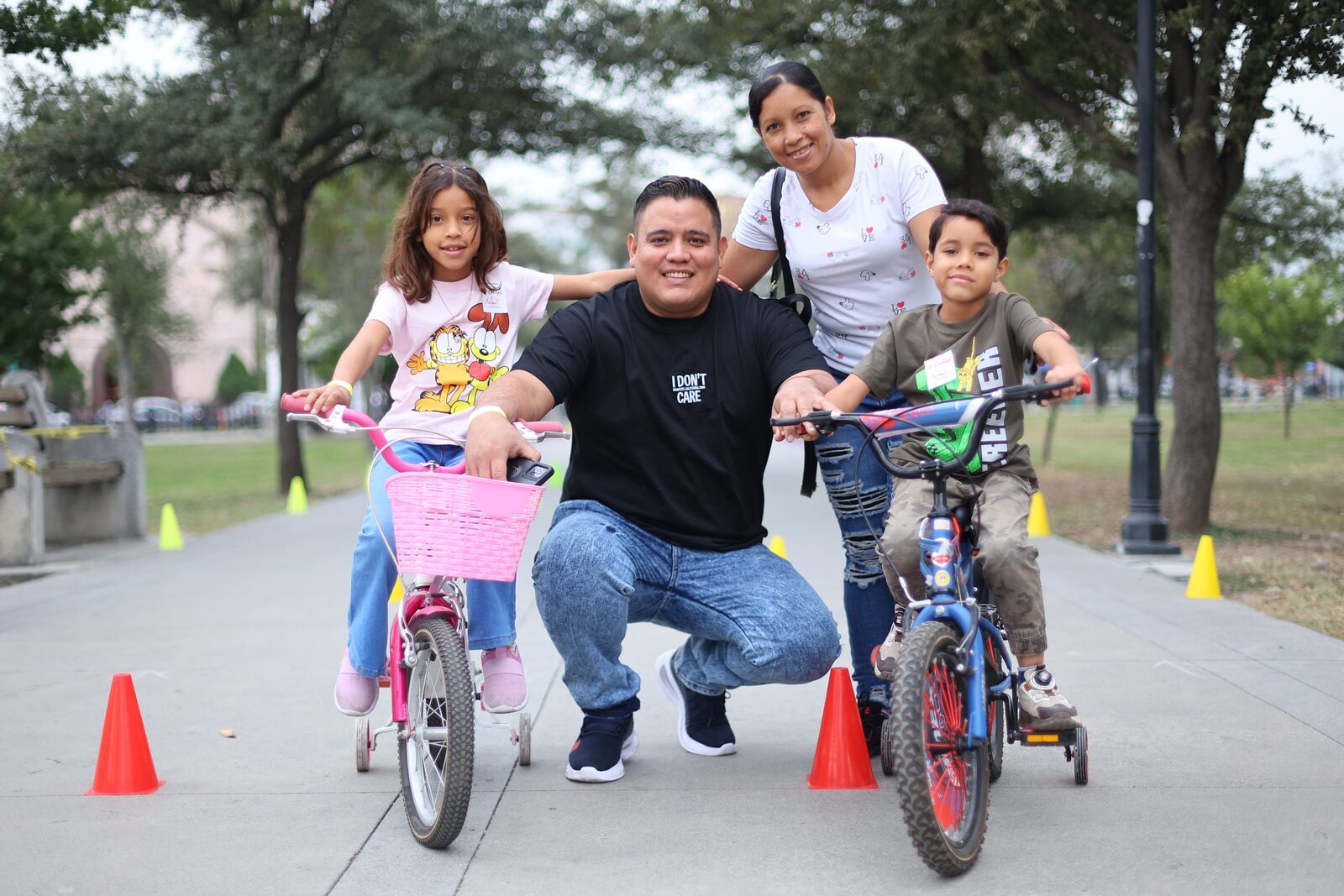 Familias disfrutando el Parque Alameda de Monterrey, México