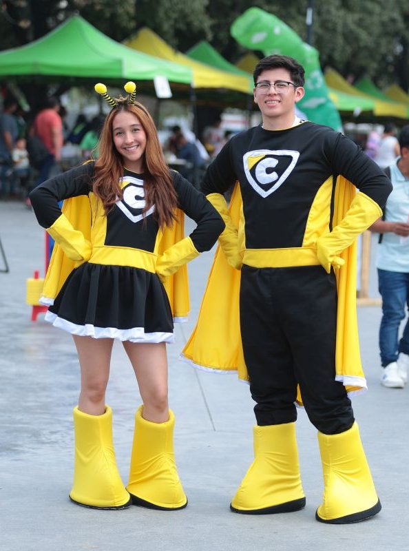 Mr Cívico y Miss Cívica en alameda de pinta