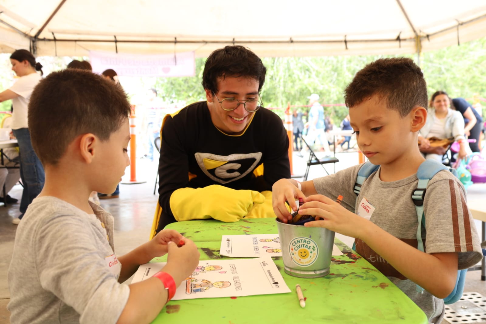 Actividades culturales y de participación ciudadana de Centro Cívitas en la Alameda Mariano Escobedo, Monterrey