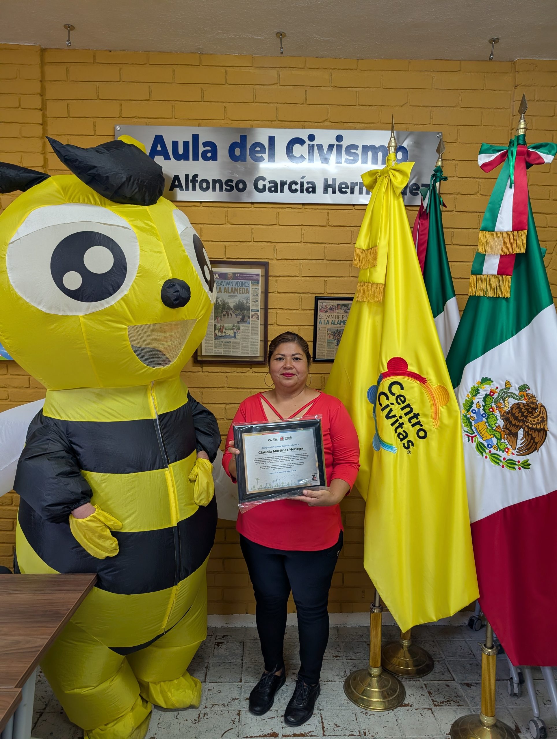 Reconocimiento a Claudia Martínez, foto 1